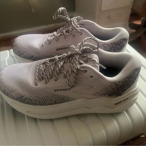 Brooks Ghost Max 2 White  Sneakers